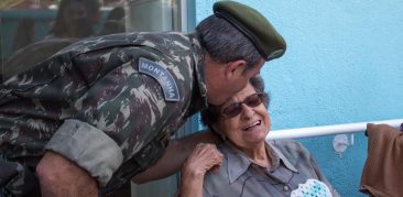 Casa Santa Zita recebe apresentação musical da banda do Exército Brasileiro