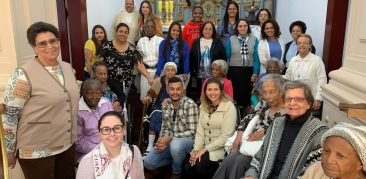 Moradoras da Casa Santa Zita visitam Serra da Piedade