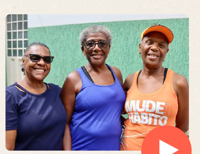 Conheça o projeto Tecendo Proteção, que está promovendo mais cuidado com as pessoas idosas nas comunidades